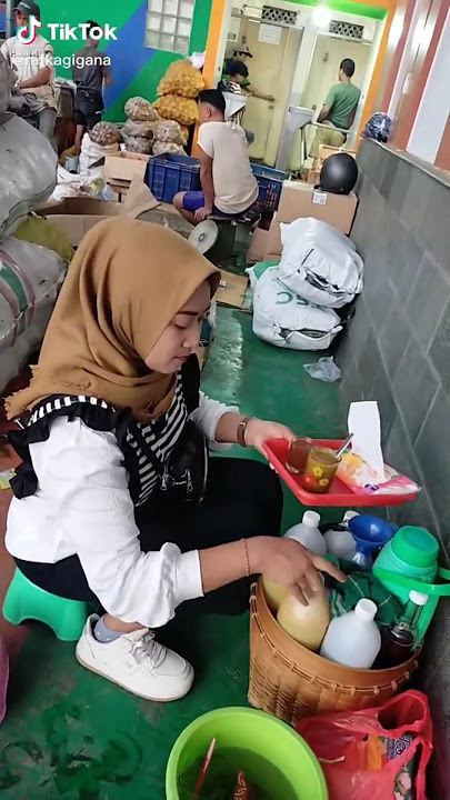 Penjual jamu cantik berjualan jamu #rejekilancar #penjualcantik #fyp #tiktok #shorts