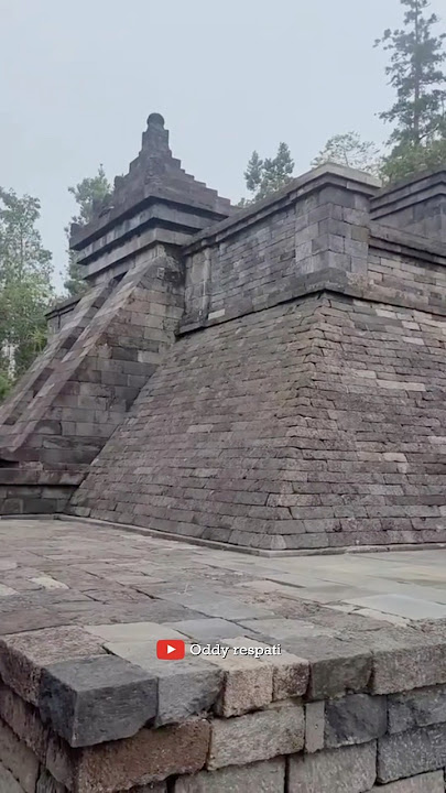 Candi cetho berada di Dusun Ceto, Desa Gumeng, Kecamatan Jenawi, Kabupaten Karanganyar