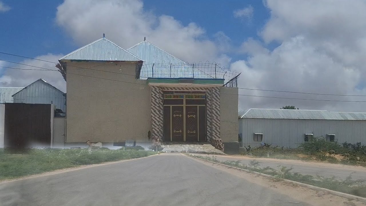 BOSKI UGU QIMAHA JABNA EE DEGANKA KU DHAX YALO WANA LAWO JIIDLE