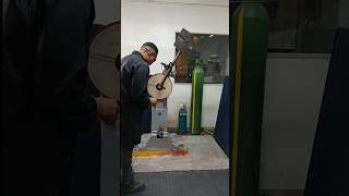 HOW TO SWING AND DROP HEAVY MANUAL HAMMER DURING CHARPY IMPACT TEST AT AMBIENT TEMPERATURE