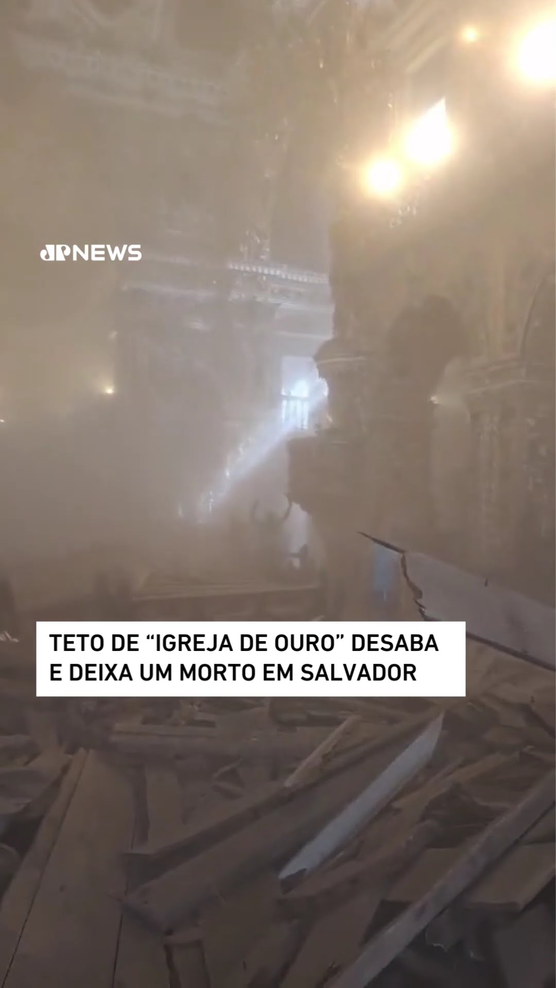 Teto de “igreja de ouro” desaba e deixa um morto em Salvador #shorts