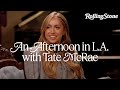 Capture de la vidéo Tate Mcrae Hangs At A Studio In La, Talks Music Leak, Deluxe Album, Taylor Swift & More