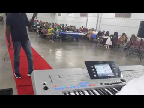 الفنان العملاق صاحب القامة عبدالماجد كوربيا