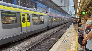 (舊車慢慢退出舞台)港鐵東鐵線MLR E28/E9離開，R-Train D028/D030及MLR E74/E83到達大圍