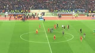 Roma Barcellona 3-0 tutto lo stadio Olimpico canta Grazie Roma 10/04/2018