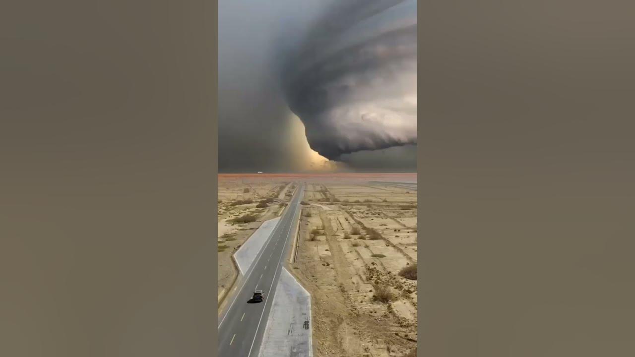 Real Scary Sound of Tornado or Cyclone 🌀🌪️ Powerful Cyclone 🌪️ Scary Sound 😱 Wind Power 💪🏻🔥 #sound