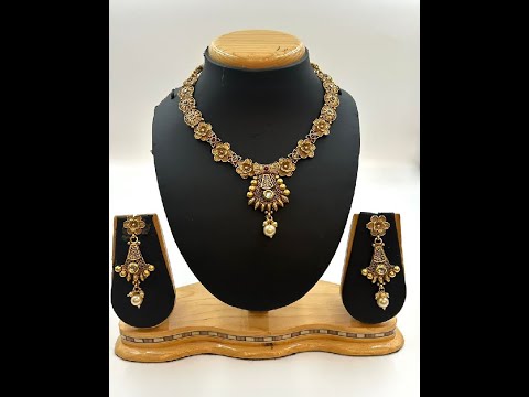 MATTTE GOLD NECKLACE SET...