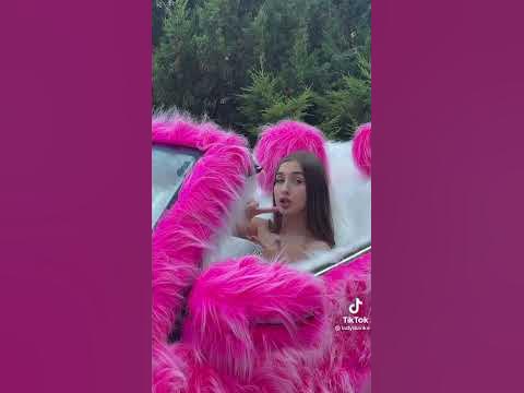 Машина леди Дианы розовая