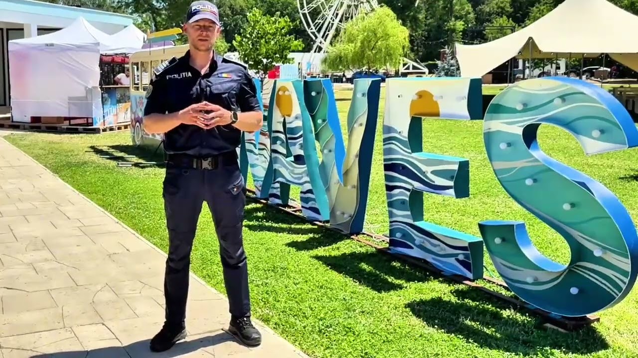 POLIȚIȘTII DE PREVENIRE alături de bihoreni la WAVES FESTIVAL 2025. Recomandări preventive, ochelari care simulează efectele consumului de droguri și show Paraziții pe scena mare.