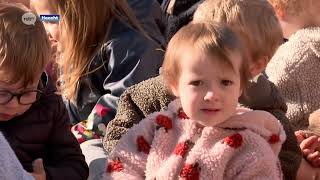 Samson &amp; Marie stellen eerste nieuwe pleister van Rode Kruis voor op school in Haacht
