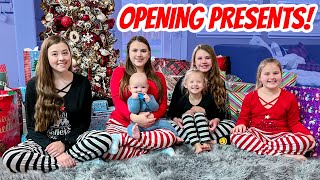 CHRISTMAS MORNING SPECIAL 2021! OPENING PRESENTS!