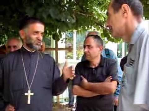 Nino Guliashvili-მამა კახაბერი ატარებს პარაკლისს წმ. თომას სახ. ტაძრის აგდილზე