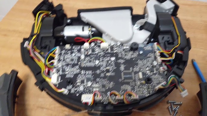 Limpieza y engrase de la rueda delantera del Robot CONGA 990 EXCELLENCE -  Guía de reparación iFixit