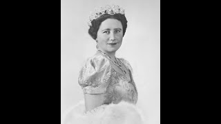 Elizabeth BowesLyon  The Queen Mother // 101 years  101 photos