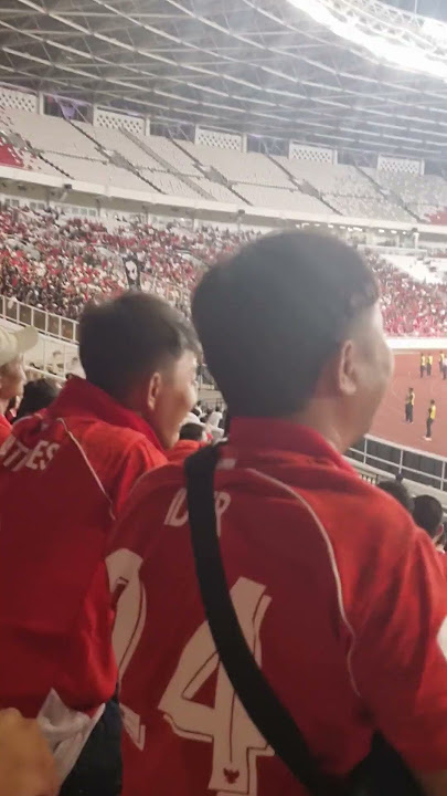 yel yel suporter timnas U-23 di GBK la grande indonesia dan ultras Garuda bernyanyi