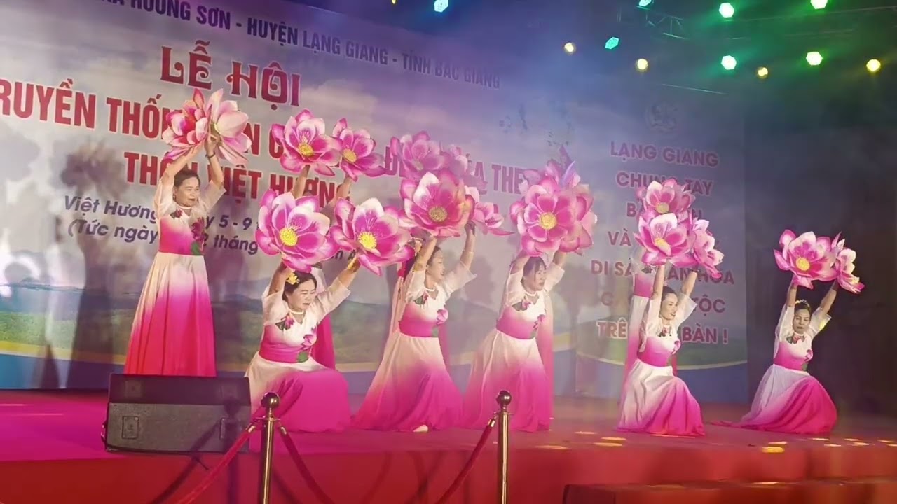 Múa: Ơn phật từ bi.clb dân vũ thôn Hương Thân giao lưu văn nghệ tại đền bà chúa then 2025