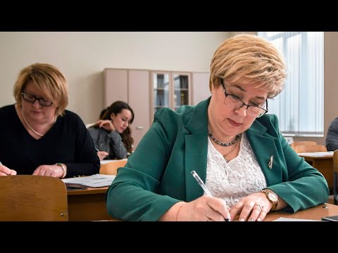 Родители и учителя сдали ЕГЭ по истории в Санкт-Петербурге