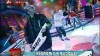 Video thumbnail of "Nestor En Bloque - Dejenla Que LLore (en vivo 14-10-06)"
