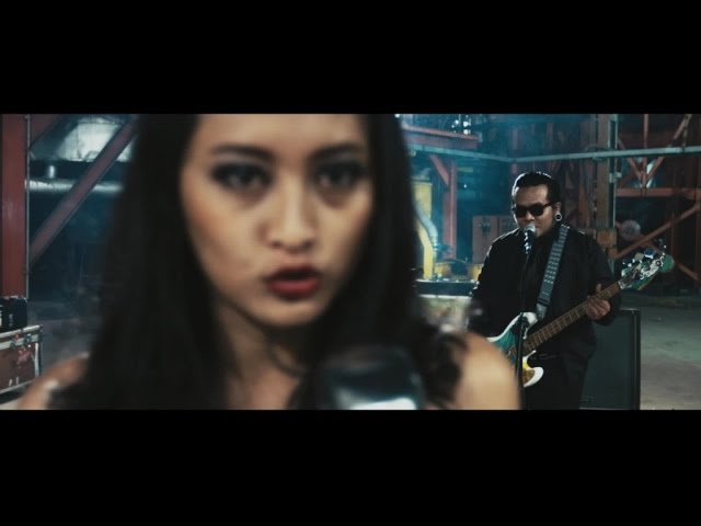 Endank Soekamti feat. Naif - Benci Untuk Mencinta (Official Music Video) class=