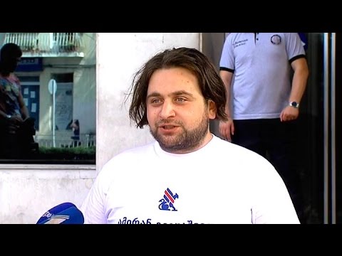 „ირაკლი ალასანია-თავისუფალი დემოკრატების\" აქცია მერიის წინ „საჩუქარი თბილისის მერს\"