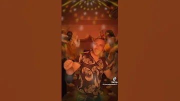 وأنا ويايا بعيش زى المليونيراتأحلم وأنا معايش ملعنش الازمات 