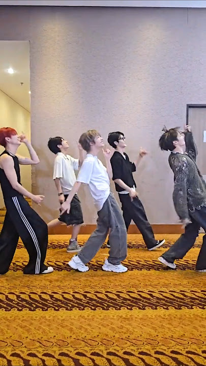 TXT ikut trend dance gara-gara Sebotol minuman