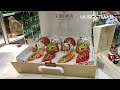 Бойкая торговля новогодними игрушками