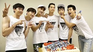 [2PM] 서프라이즈로 우영이 생일 축하해주는 멤버들 (🎁준호의 노래 선물 사랑의 케이크🎂)