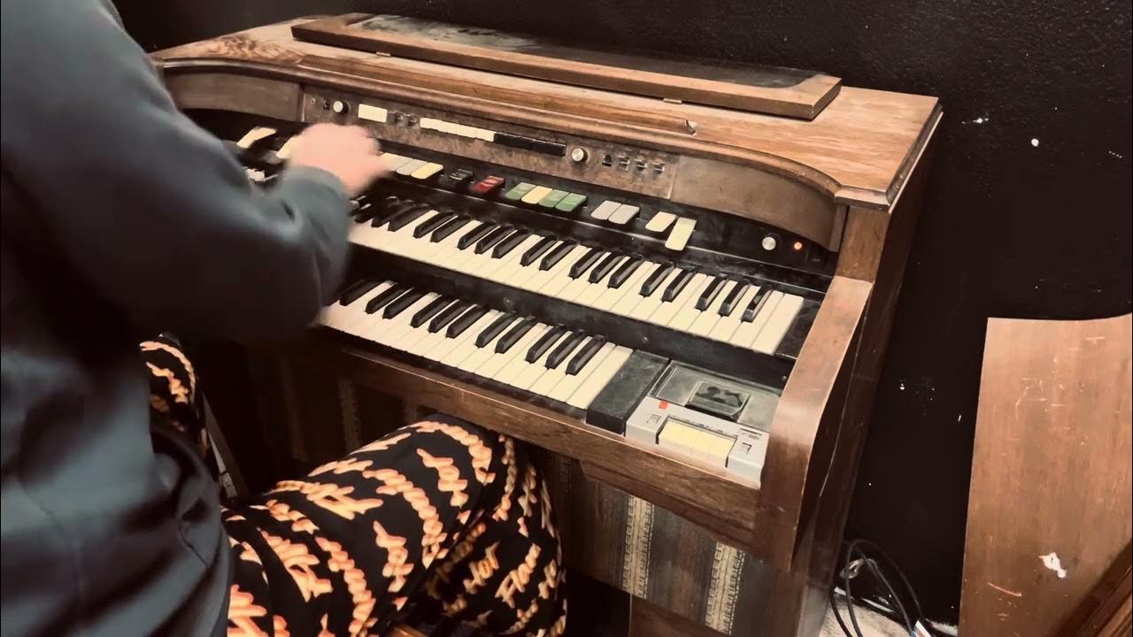 Joy To The World/Jingle Bells Hammond T524c Organ YouTube