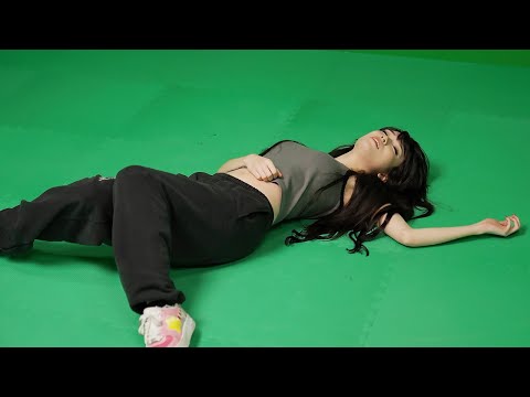 Emiru Being Silly in front of a Green Screen for 8 Minutes