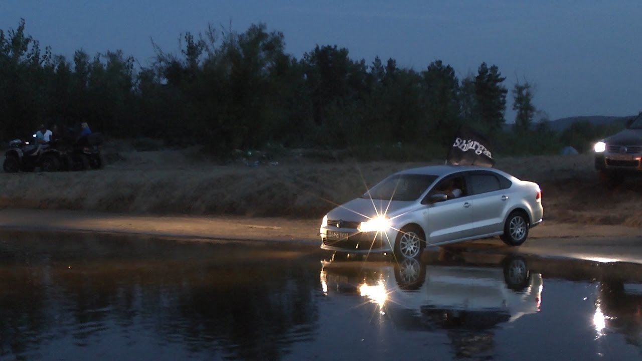 Форсировние брода на фольксваген поло седан. Volkswagen polo Форсировние брода на фольксваген поло седан. Volkswagen polo