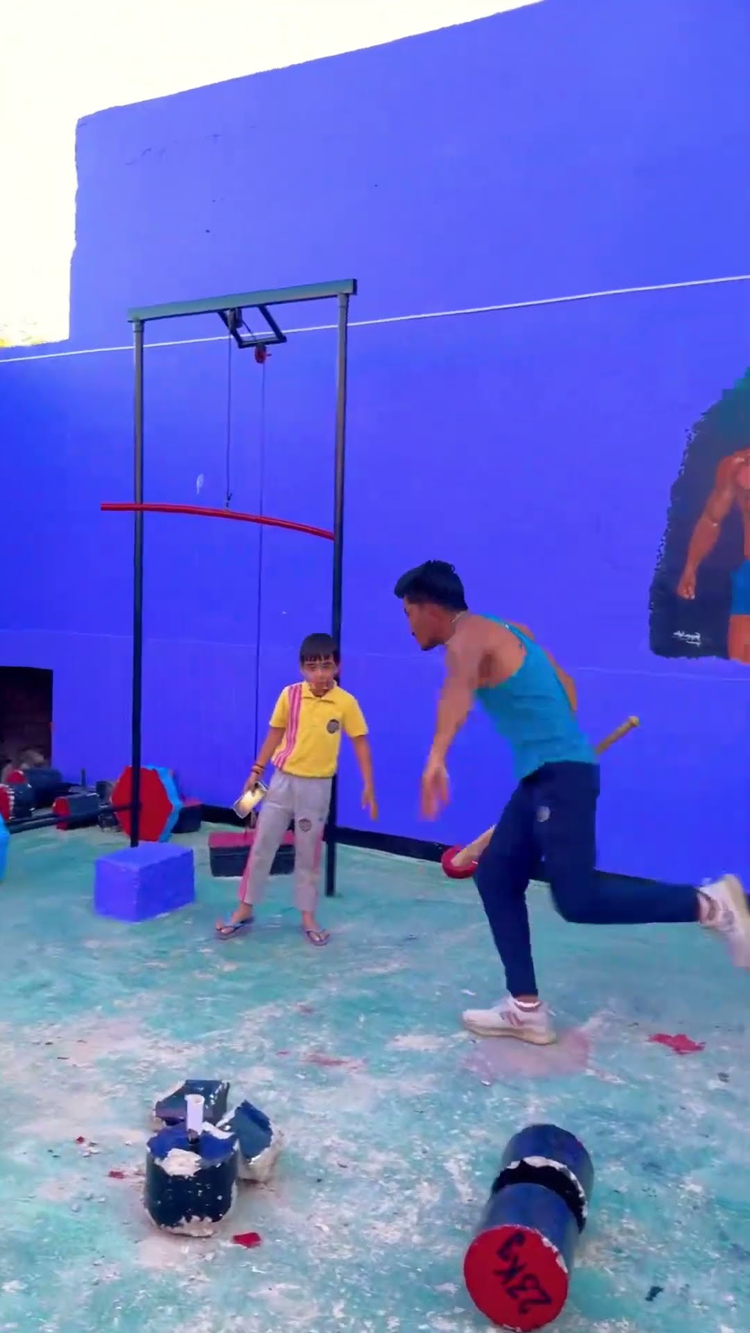 donon dumbbell todakar kahaan tak bhaagon ke? ??? #shortvideo #funny #funnyvideo #comedy