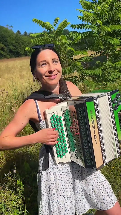 Claudia Hinker is happy 😀 #music #girl #nature #accordion #steirischeharmonika #fyp #reels #viral
