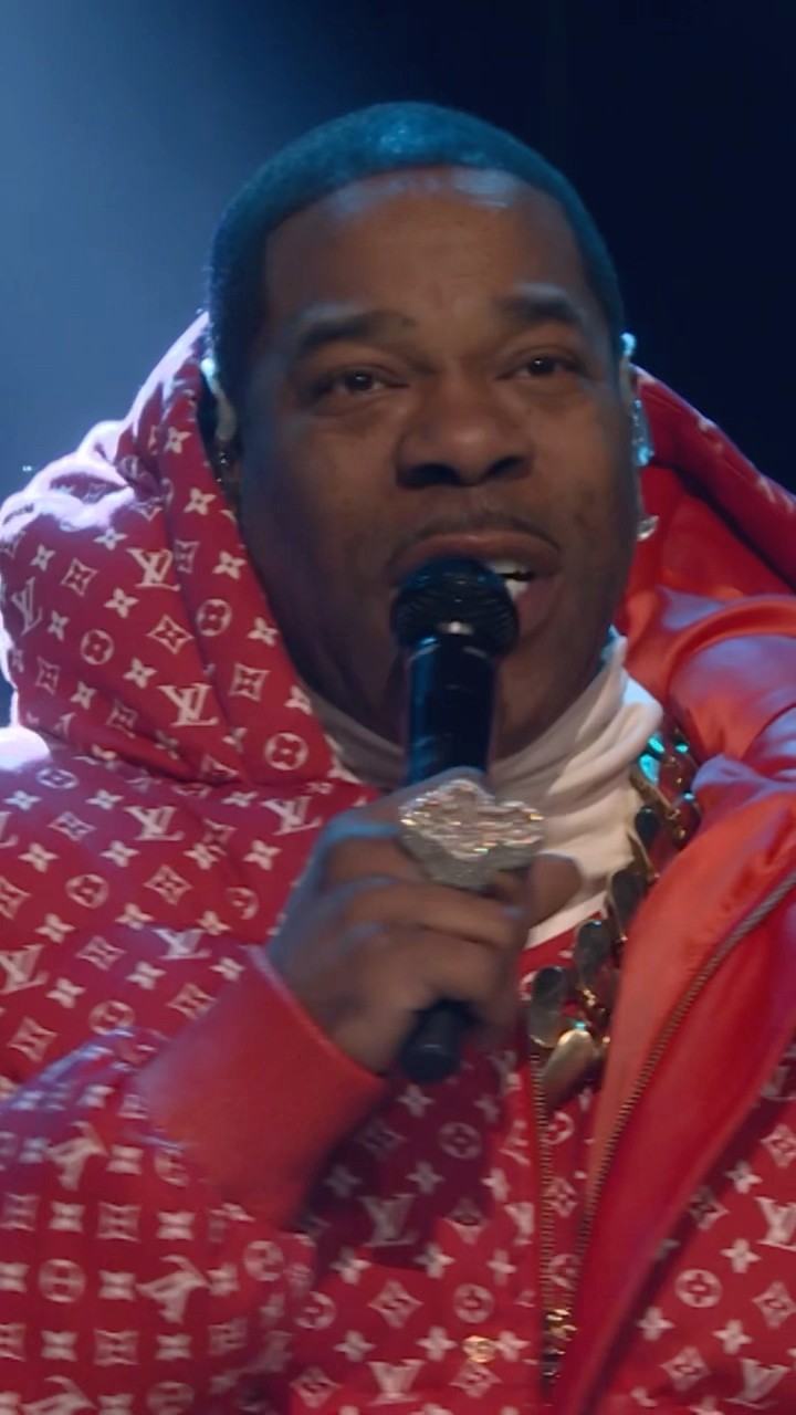 #BustaRhymes performs “Unleash Me” into “Look at Me Now” into “Do the Busabus Pt.2” #FallonTonight