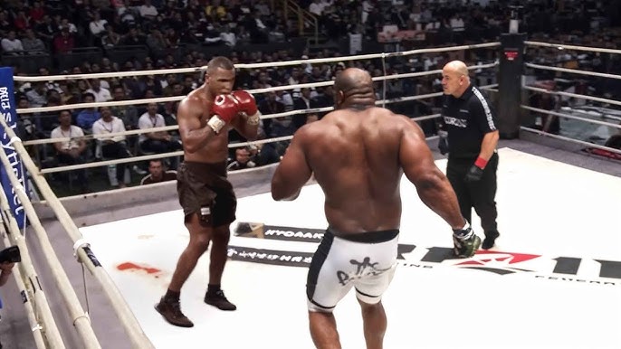 When Mike Tyson Gets Aggressive in a Fight - YouTube