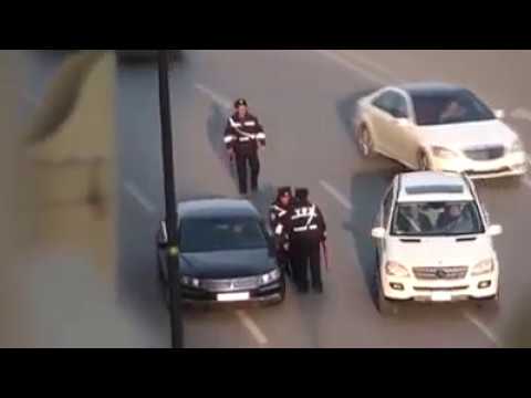 ფულის გამოძალვა აზერი პოლიციელების მიერ