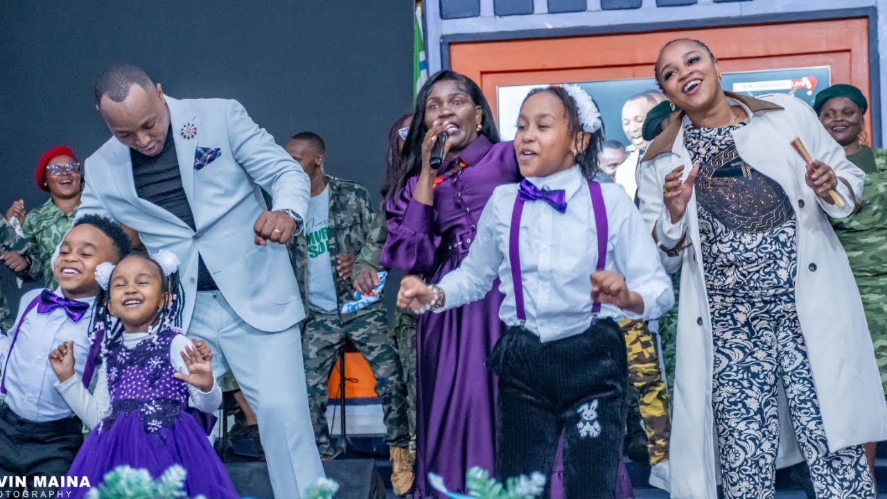 Wa edu performs nderereka song in Jcm church surprising Bishop Ben in kesha