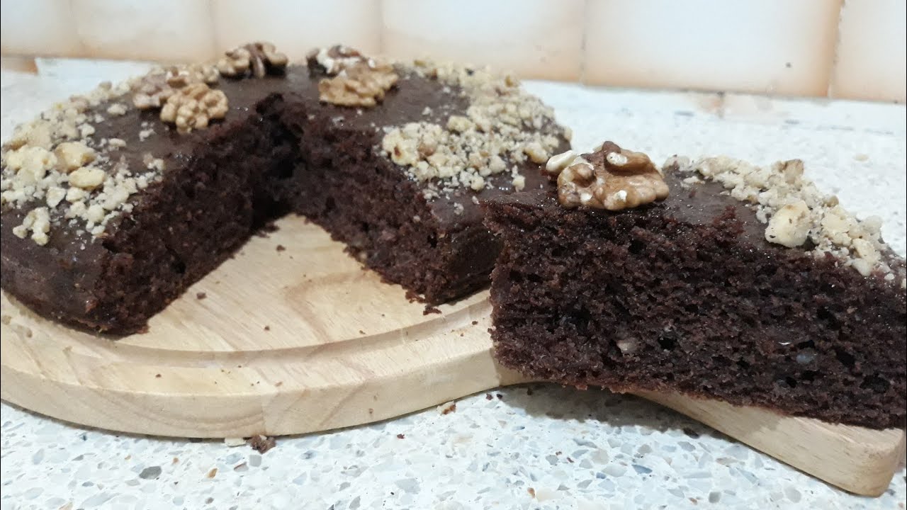 كيكة الكاكاو الباااردة ب 2 بيضات فقط😋 و مسقية بالكراميل ماتشبعوووووش منها👍