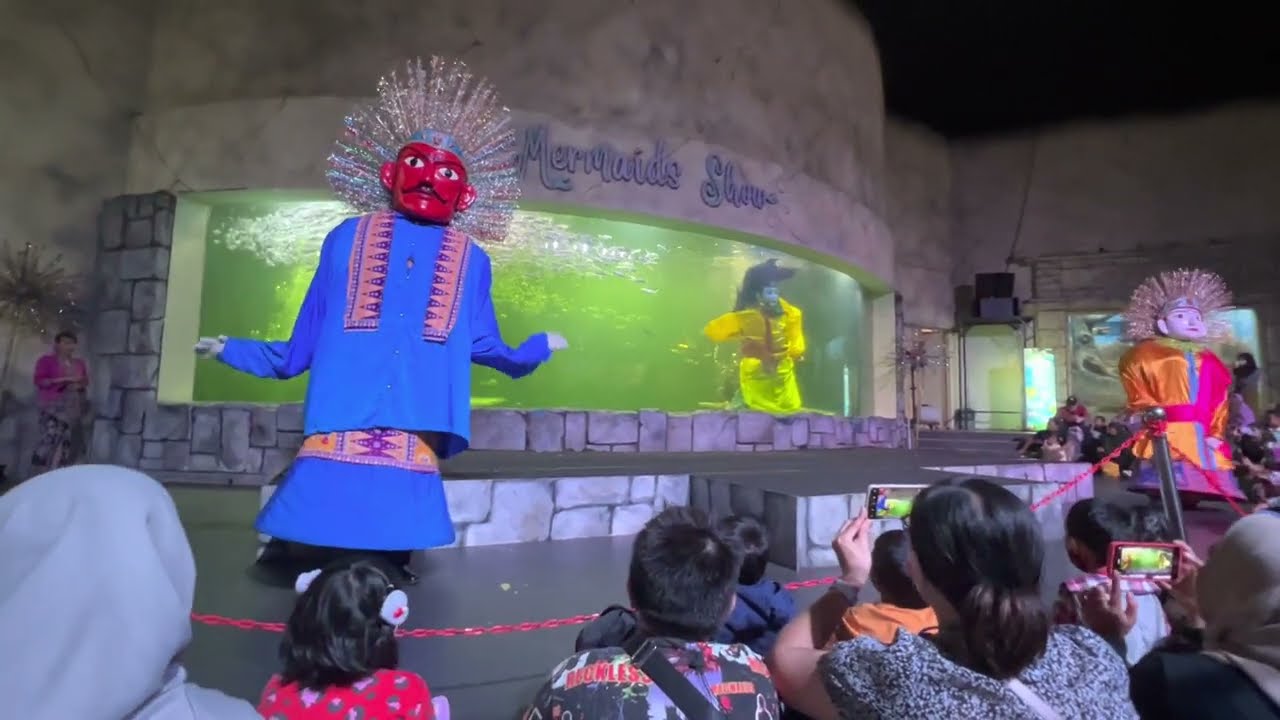 Ondel ondel berenang bersama Putri duyung || ondel ondel berenang || atraksi putri duyung || mermeid