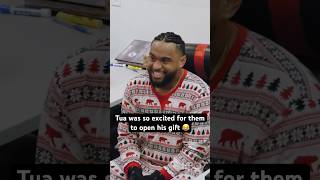 Tua surprised the Dolphins QB room 🤣🎁