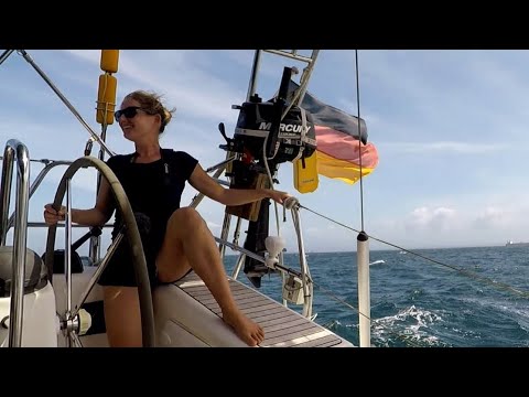 ⁣Three salty YouTuber out for a daysail - EP 116 Sailing Seatramp