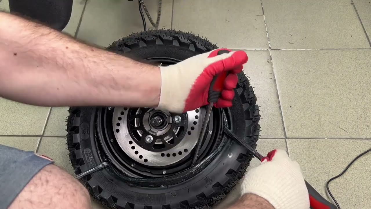 Motiko MU5 замена задней покрышки.