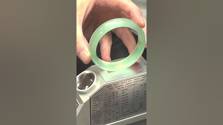 This “jade” bangle from Amazon is actually QUARTZ!