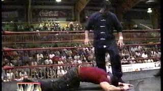 IWA: Damián vs. Scorpion (2002)