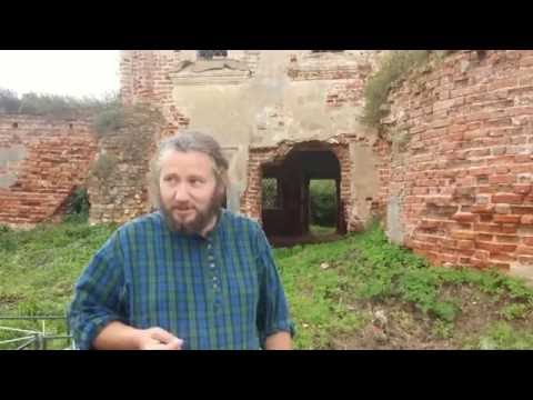 Максим Сырников на могиле Василия Лёвшина в селе Темрянь под Белёвым