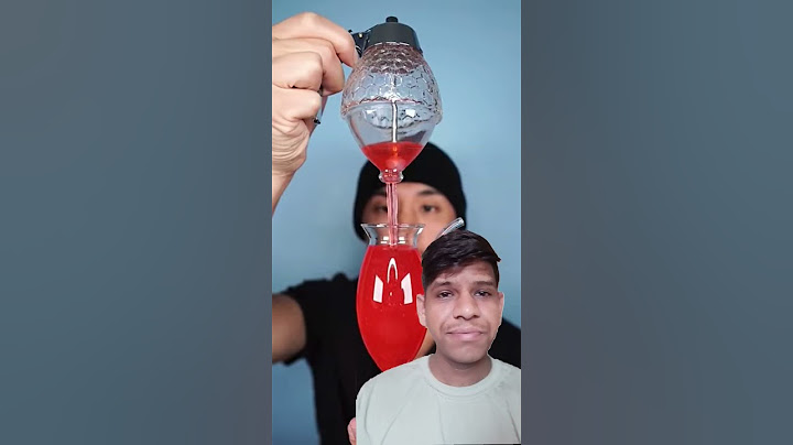 red colour ke juice ko kanch ki gilas mein liya ja raha hai jar se#greenscreen #viralvideos