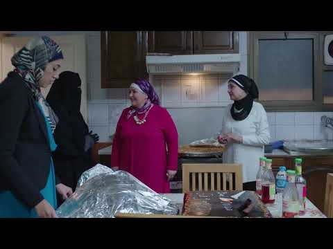 لمياء وليلي مستغربين ليه العريس والعروسة مش قاعدين جنب بعض سابع جار