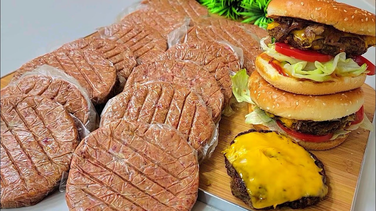 مفلسه وزهقانه  من المصاريف. شوف عملت كميه رهييبه. من البرجر. بربع كيلو لحمه