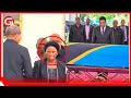 MSTAAFU KIKWETE AMKUMBATIA MJANE Wa WEREMA AKIWA Na SURA Ya SIMANZI WAZIRI MKUU MBELE YA JENEZA MSTAAFU KIKWETE AMKUMBATIA MJANE Wa WEREMA AKIWA Na SURA Ya SIMANZI WAZIRI MKUU MBELE YA JENEZA