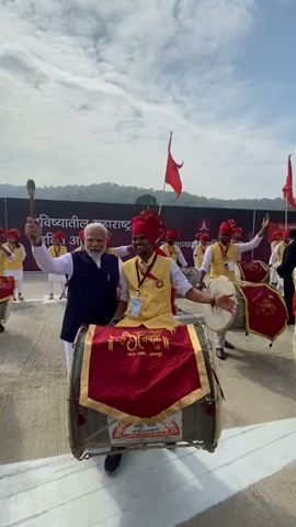 PM Modi gets a traditional welcome in Nagpur!